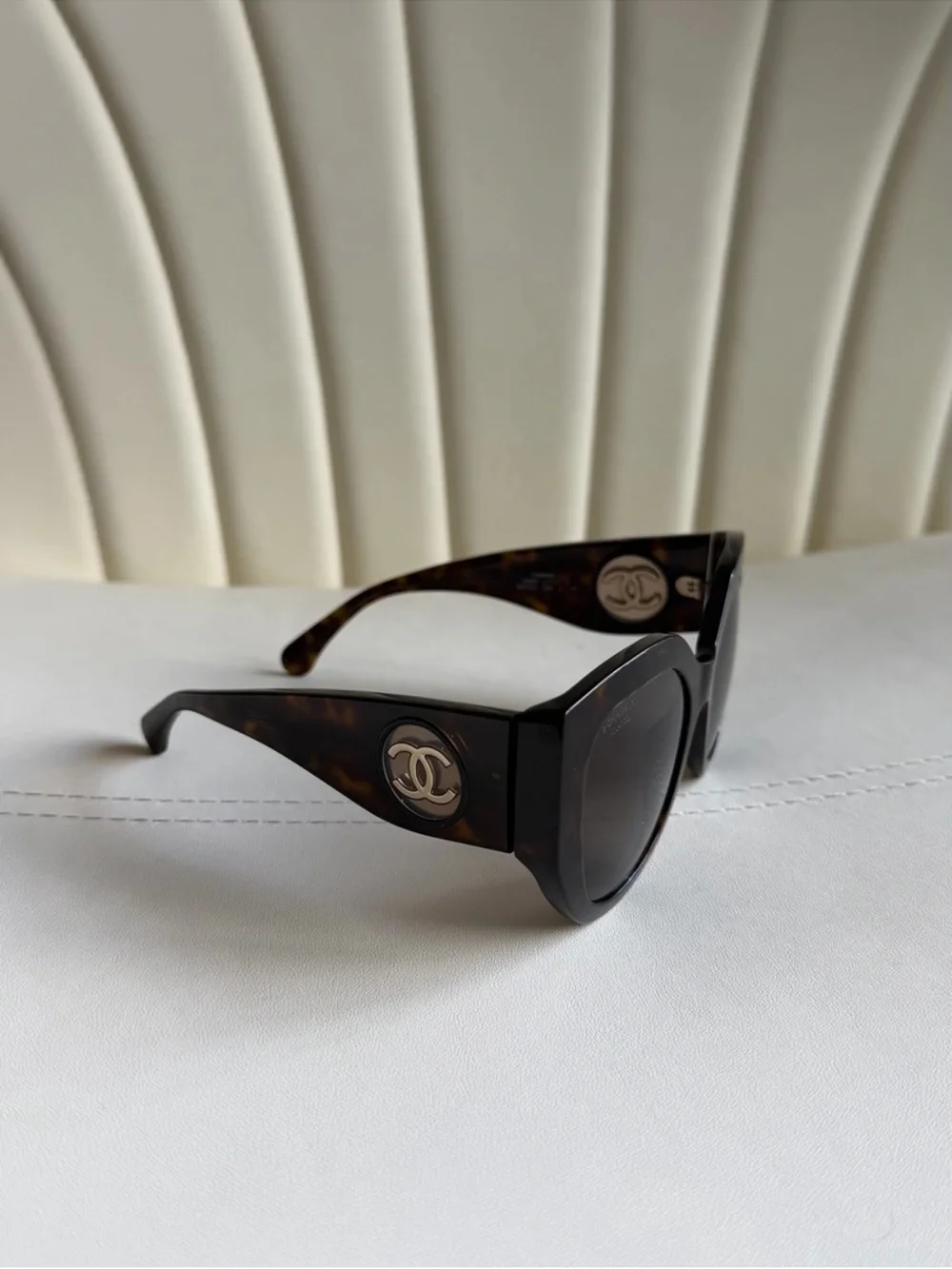 Authentic CHANEL 5550 Tortoise CC Logo Polarized Sunglasses